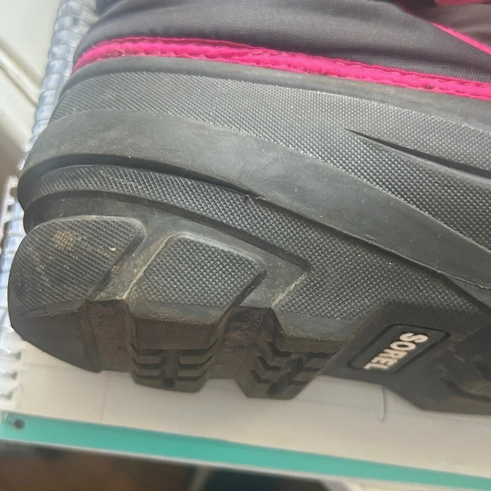 Women's Sorel Snow Boots Black/ Hot Pink Size 5